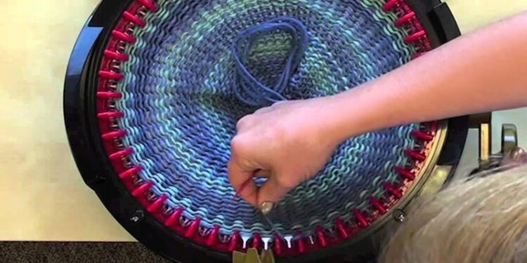 Knitting in the fastlane: A DIY circular knitting machine